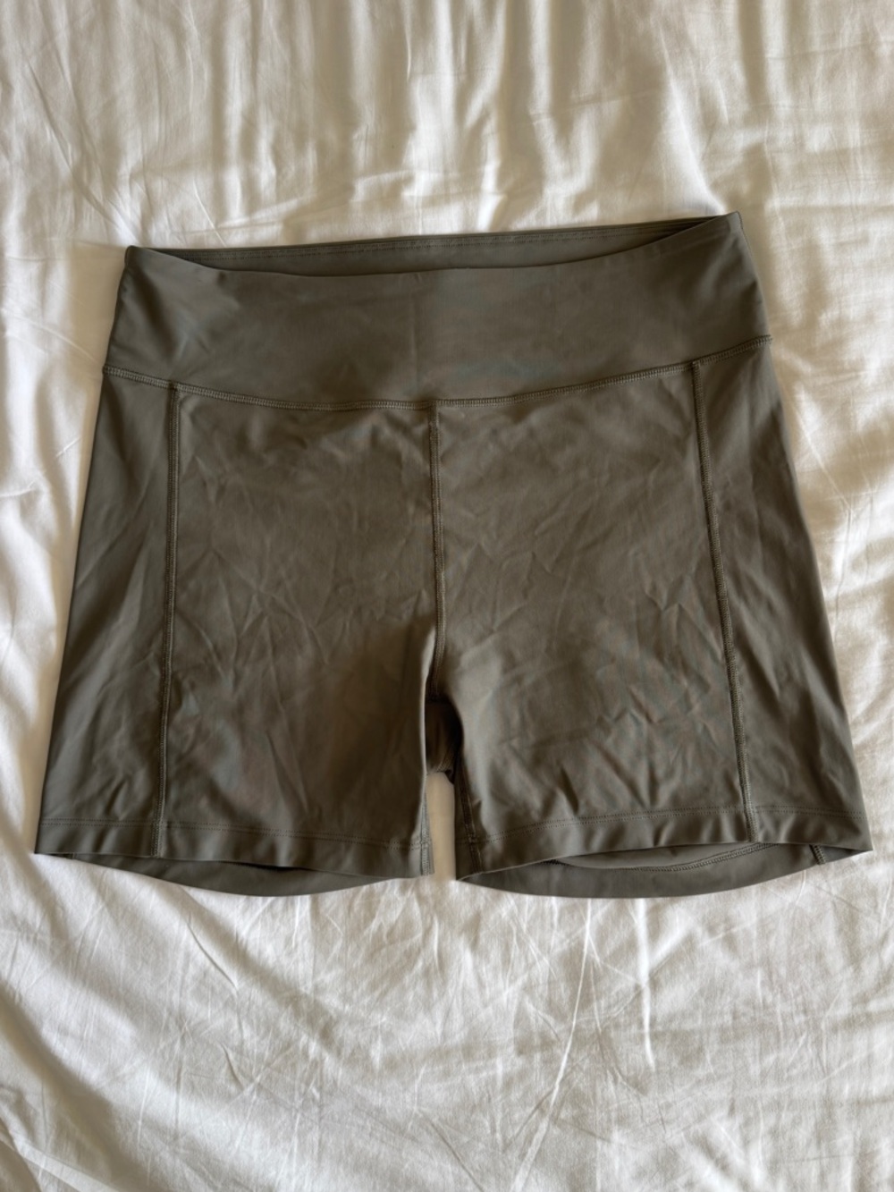 Outdoor Voices Olive Green 5” Bike Shorts Size XL Athleisure Sporty Gorpcore